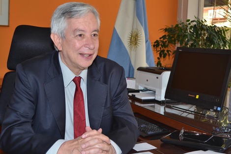 Morón es contador egresado de la Facultad de Ciencias Económicas de la Universidad de Belgrano (UB) 