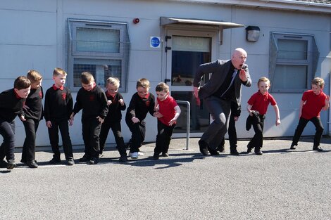 Young Plato, de Neasa Ní Chianáin y Declan McGrath.