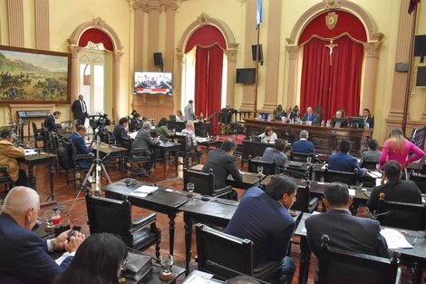 El Senado pidió que se reactive la refinería de Campo Durán 