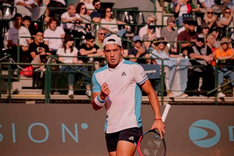 Los argentinos Cerúndolo y Báez avanzan en el Masters 1000 de tenis de Shanghái  