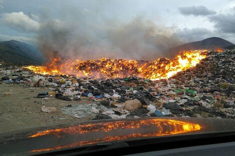 Diputados pidió recursos para extinguir el incendio en el basural de Cafayate 