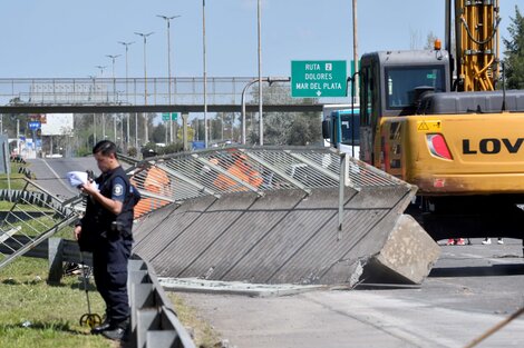 Un camión chocó contra un puente en la ruta 36 y produjo su derrumbe