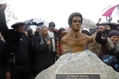 Estatua de Huey Newton