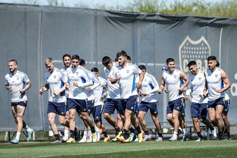 Último entranamiento de Boca antes de partir rumbo a Mendoza.