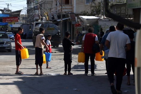 El líder laborista británico generó revuelo al respaldar el corte de luz y agua en Gaza