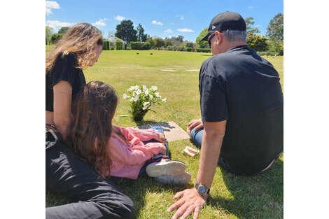 Una flor para Liliana: El homenaje de Pietragalla a su mamá detenida desaparecida