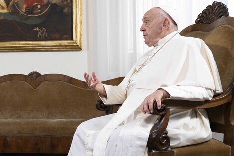 El Papa Francisco durante la entrevista con Bernarda Llorente.