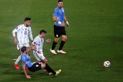 El último enfrentamiento ante Uruguay de local fue el 10 de octubre de 2021 en el Monumental, con baile 3-0 para los de Scaloni