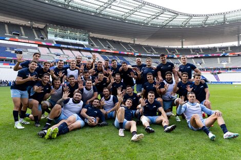 El plantel de Los Pumas en el reconocimiento al campo en Saint Denis