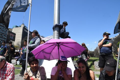 Las familias se movilizaron hacia el Obelisco.