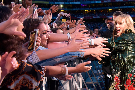 Las swifties argentinas se meten en el balotaje