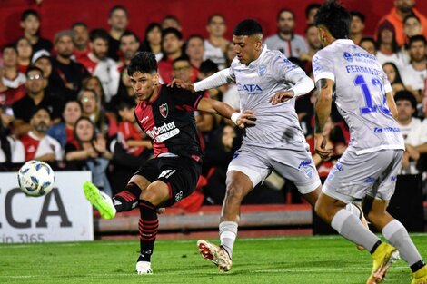 Copa de la Liga: Godoy Cruz batió a Newell's y puntea con Belgrano