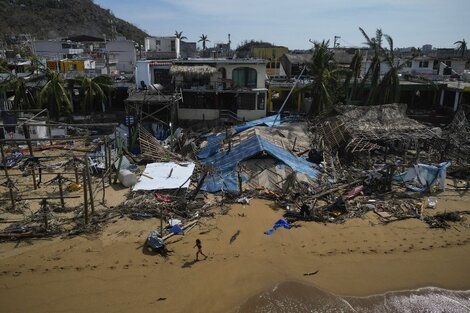 Otis pasó en unas seis horas de tormenta tropical a un poderoso huracán categoría 5 poco antes de tocar tierra