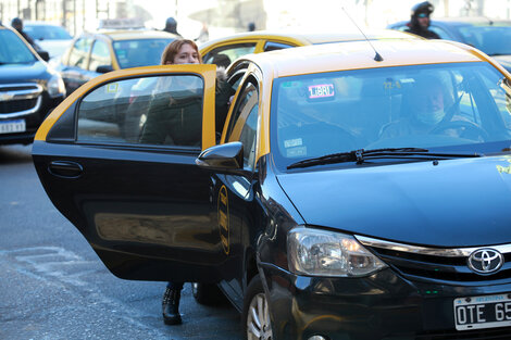 Aumento en los taxis: a cuánto queda la bajada de bandera