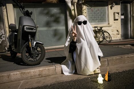 Fútbol Halloween: "Vampiro cósmico, ¿de qué planeta viniste?"