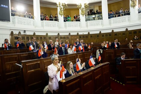 Chile: la derecha aprobó una nueva  propuesta de Constitución que despierta polémica