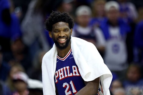 La NBA multó a Joel Embiid con 35.000 dólares por festejar a lo "Dibu" Martínez