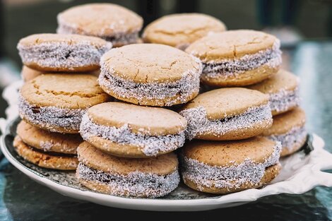 Los alfajores argentinos quedaron en el puesto 7 de la prestigiosa guía culinaria. (Taste Atlas)