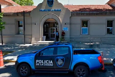 Muerte y misterio en una comisaría porteña