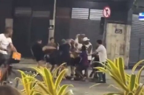 "Boca vai morrer": un video captó el brutal ataque en grupo a un hincha de Boca en Río de Janeiro