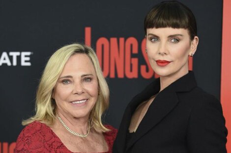 La reflexión de Charlize Theron sobre la trágica noche en la que su madre asesinó a su padre