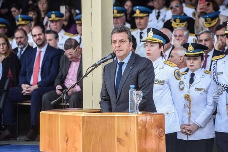 El ministro y candidato Sergio Massa participó ayer de un acto por la Semana de la Policía Federal Argentina.