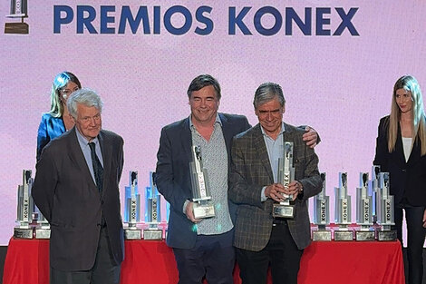 Vila, junto a De Mendoza, la noche de los Konex de Paltino 2023.