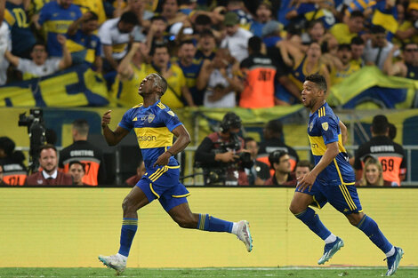 El golazo de Luis Advíncula para darle el empate a Boca en la final