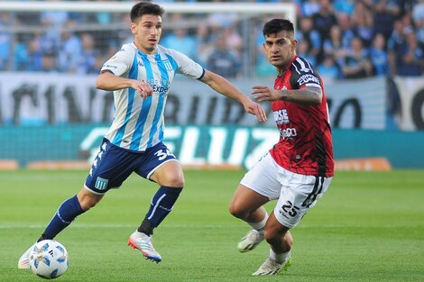 Duelo de carrileros entre Facundo Mura y Leandro Maciel en Racing-Central Córdoba (Fuente: Fotobaires)