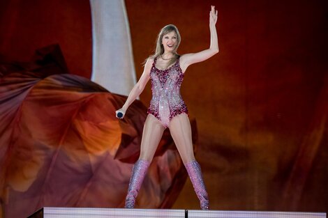 Taylor Swift congregó a más de 70 mil personas en su primer show argentino.