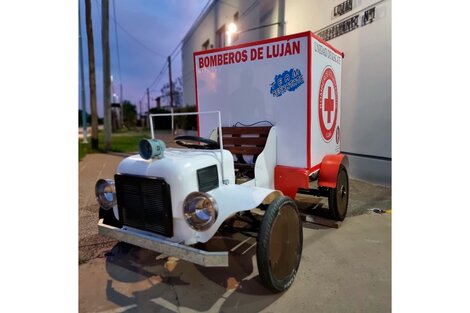 El equipo "Reskatate" está listo para la carrera de los autos locos