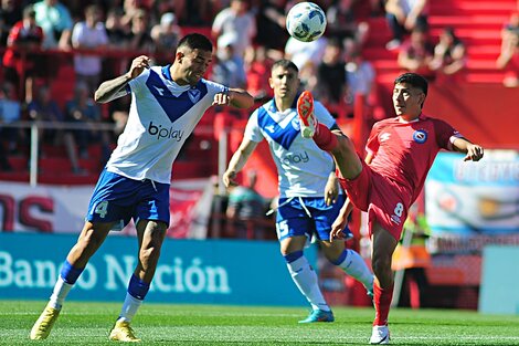 Copa de la Liga: Argentinos y Vélez empataron 1-1 en un duelo polémico