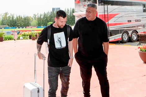 Lionel Messi y Chiqui Tapia en Ezeiza