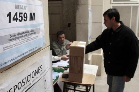 La fecha en la que el candidato ganador asume como presidente coincide con el 40º aniversario del regreso a la democracia