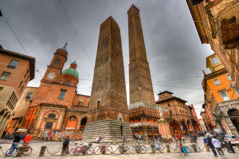 La torre inclinada de Garisenda, en peligro