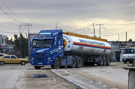 Entra el primer camión de combustible a Gaza desde el inicio de la guerra