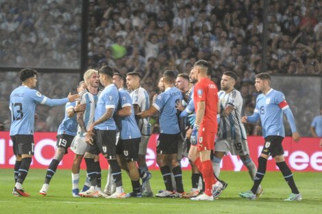 Eliminatorias: Uruguay sorprendió a Argentina y se llevó un gran triunfo de  la Bombonera, El conjunto de Bielsa derrotó 2-0 a una Scaloneta sin juego, Página