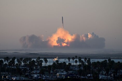 El lanzamiento del cohete Starship de SpaceX fue un éxito a medias tras la explosión del propulsor