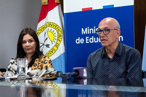 El ministro de Educación, Víctor Debloc, hizo el anuncio.