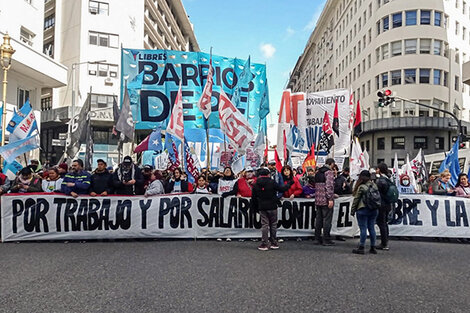 "En alerta": Los movimientos sociales deliberan tras el triunfo de Milei