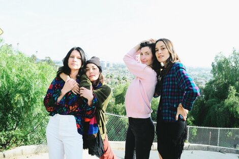 Además del cuarto disco con esta banda que cofundó junto a su hermana, Jenny Lee también acaba de publicar su segundo disco solista