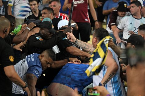 Los videos y las imágenes de la represión de la policía de Brasil a los hinchas argentinos en el Maracaná