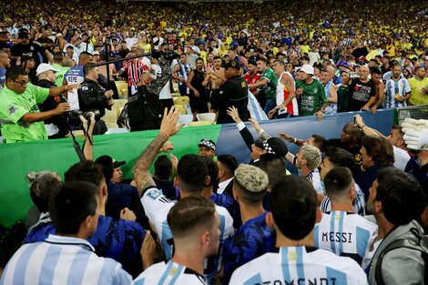 Messi, en medio del reclamo de los jugadores frente a la represión policial