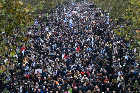 Miles de personas se manifestaron contra el antisemitismo en Londres