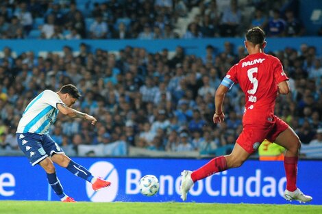 Racing goleó 4-1 a Belgrano y terminó puntero: irá contra Rosario Central en cuartos