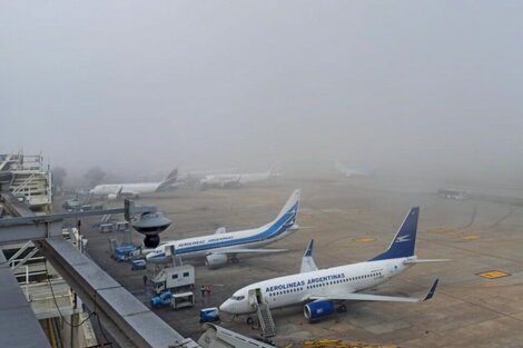 Aeroparque: vuelos cancelados, demorados y desviados por la tormenta eléctrica