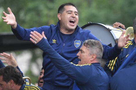 Riquelme y Blas Giunta, otro de los ídolos que apoyan a Román