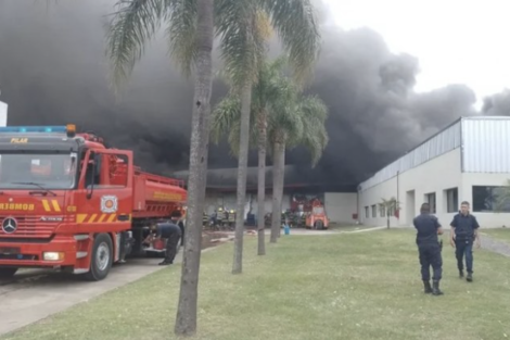 El siniestro se desencadenó en las instalaciones de Aquaglass, situadas en las calles 3 y 5 del complejo industrial.