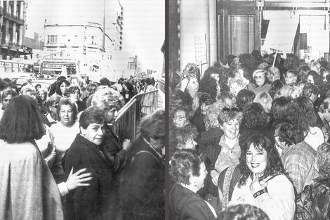 Mujeres en la puerta del Congreso mientras se discutía el Cupo Femenino, 1991