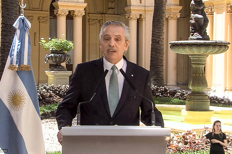 Alberto Fernández durante su discurso de despedida grabado en la Casa Rosada.